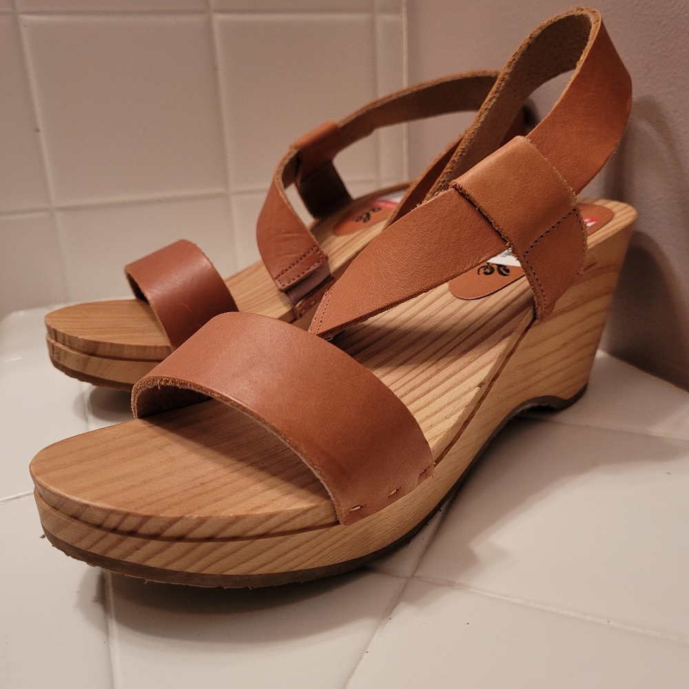 Free People leather strapped wedged sandals size 40
